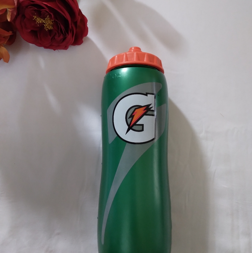 NWOT Gatorade 32oz. Sports Bottle